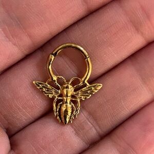TAWAPA bee septum ring gold vermeil